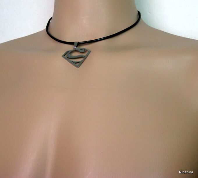 N2481terg_collier_cuir_superman