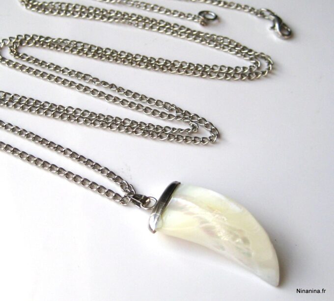 N2486terc_collier_lon_dent_de_requin_nacre-1