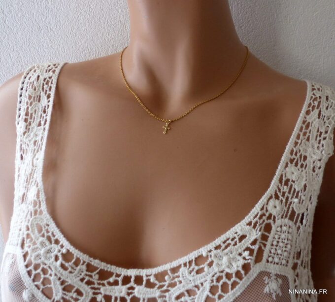 N2507h_Collier_court_croix_Plaque_Or_-_Bijoux_Colliers_en_ligne_Ninanina