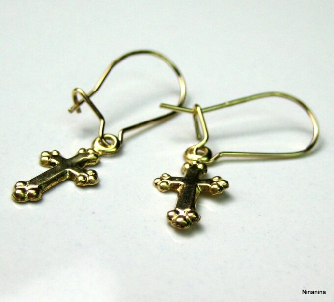 N2517tera_boucles_creoles_croix_plaque_or