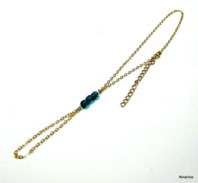 N2549tera_bijou_de_pied_cristal_turquoise_et_plaque_or