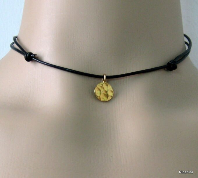 N2562bish_collier_cordon_cuir_et_argent_massif_plaque_or