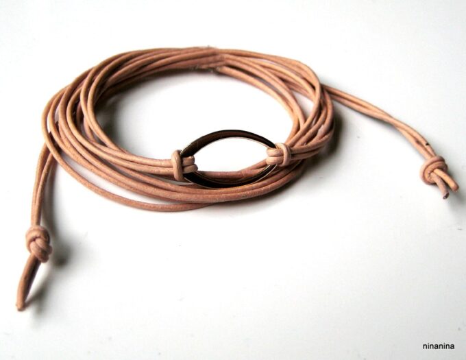 N2622A_bracelet_cuir_et_anneau_plaque_or
