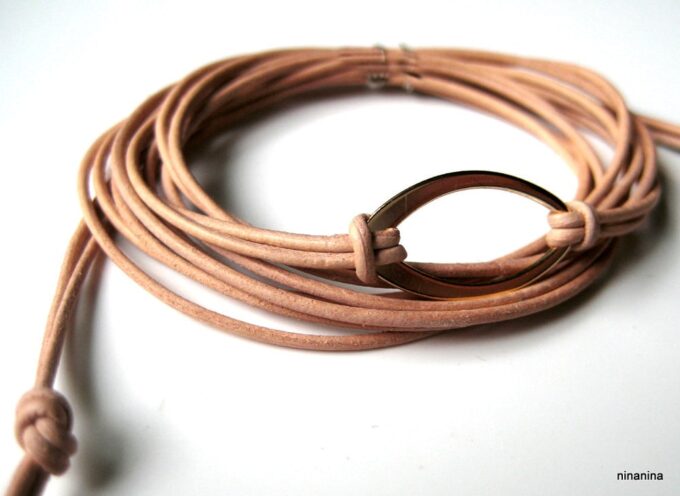 N2622E_bracelet_cuir_et_anneau_plaque_or