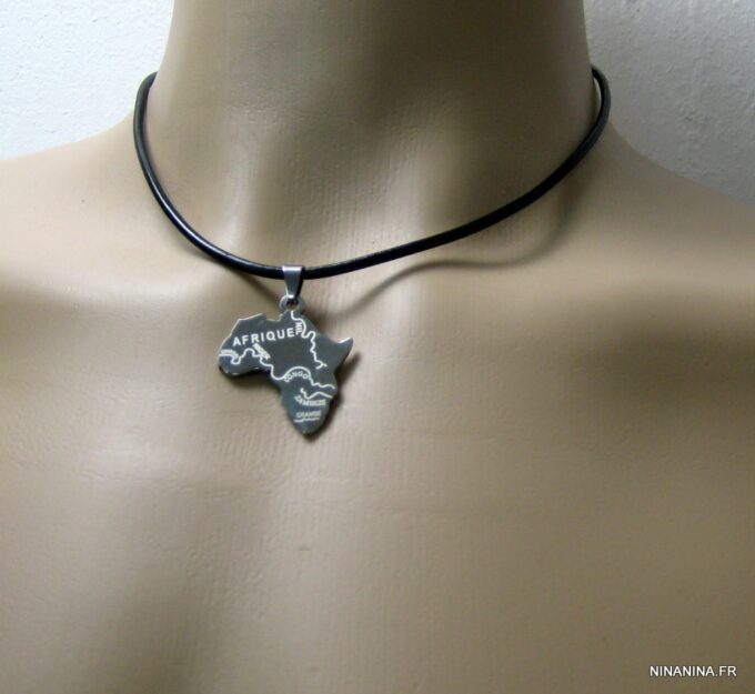 N2626tere_Collier_cordon_cuir_et_AFRIQUE_acier_inoxydable