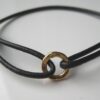N2654b_bracelet_cuir_et_anneau_plaque_or