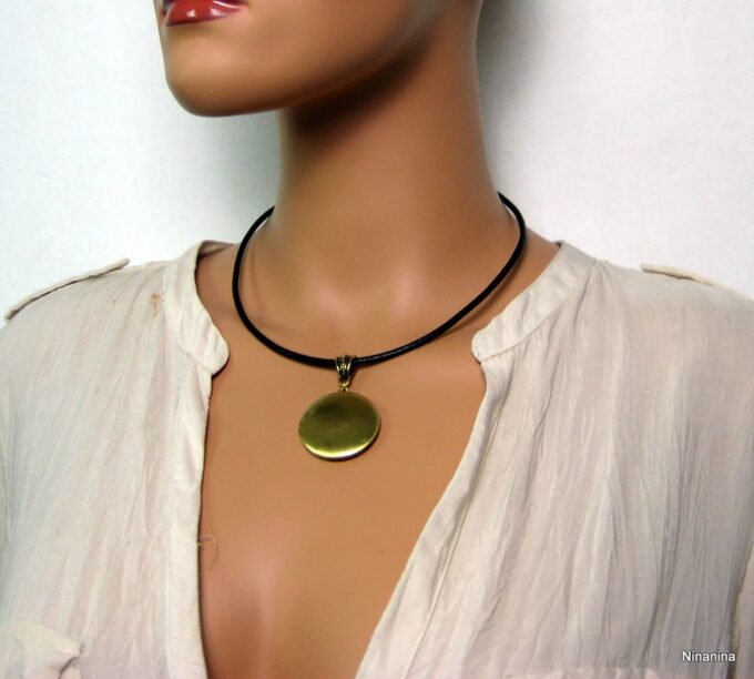 N2672terd_collier_cordon_cuir_porte-photo_dore