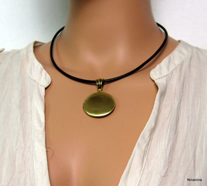 N2672terg_collier_cordon_cuir_porte-photo_dore