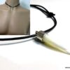 N2700a_collier_homme_cordon_cuir_pendentif_dent_de_tigre_nacre