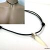 N2700ter_collier_cordon_cuir_et_dent_de_tigre_nacre