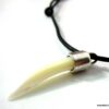 N2700tera_collier_cordon_cuir_et_dent_de_tigre_nacre