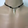 N2700terd_collier_cordon_cuir_et_dent_de_tigre_nacre