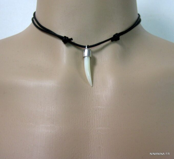 N2700terd_collier_cordon_cuir_et_dent_de_tigre_nacre