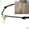 N2700tere_collier_cordon_cuir_et_dent_de_tigre_nacre