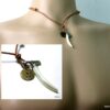 N2703ter_collier_cordon_cuir_et_dent_tigre_nacre