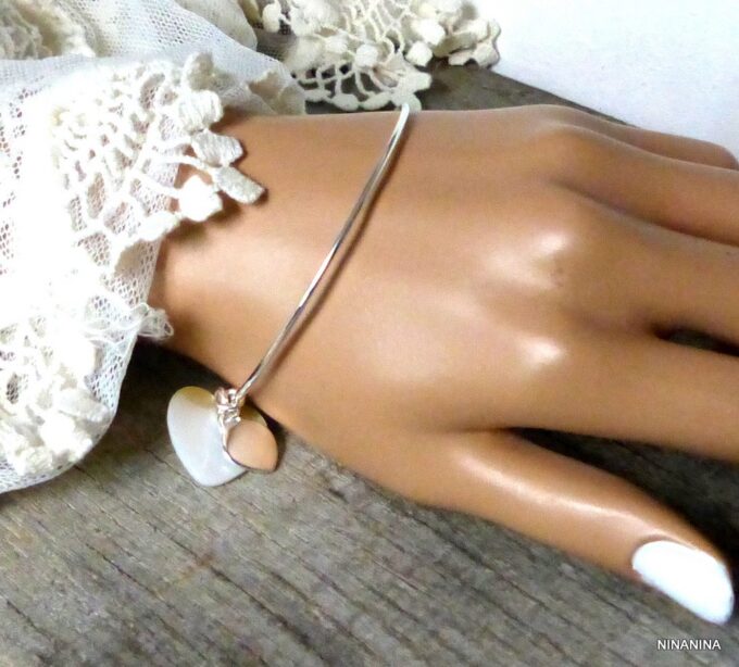 N2726terb_Bracelet_femme_jonc_coeur_plaque_argent_et_nacre