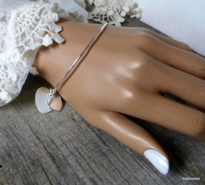 N2726terg_Bracelet_femme_jonc_coeur_plaque_argent_et_nacre