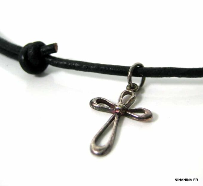 N2764tera_collier_cordon_cuir_croix_argent_massif