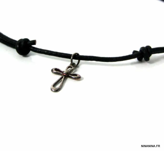 N2764terd_collier_cordon_cuir_croix_argent_massif