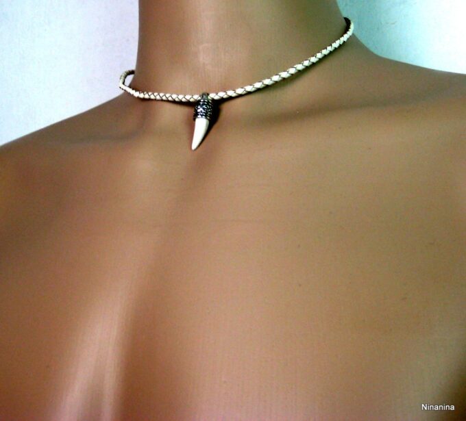 N2765terg_collier_corne_cuir_tresse-1