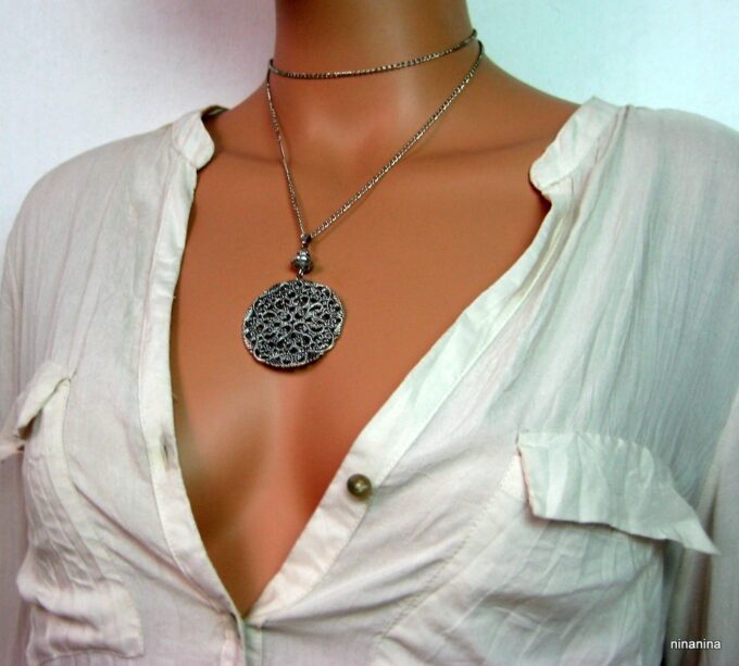 N2769tere_collier_sautoir_metal_argent_filigrane