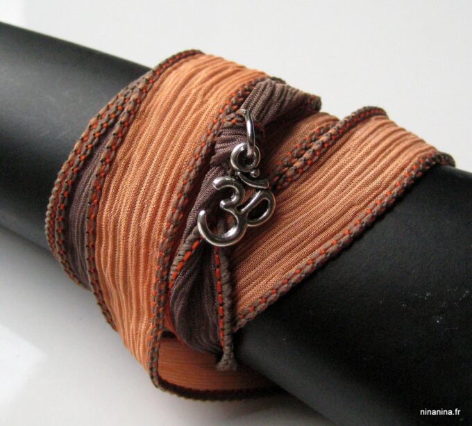 N2838a_bracelet_wrap_soie_lavee_et_chakra_argent