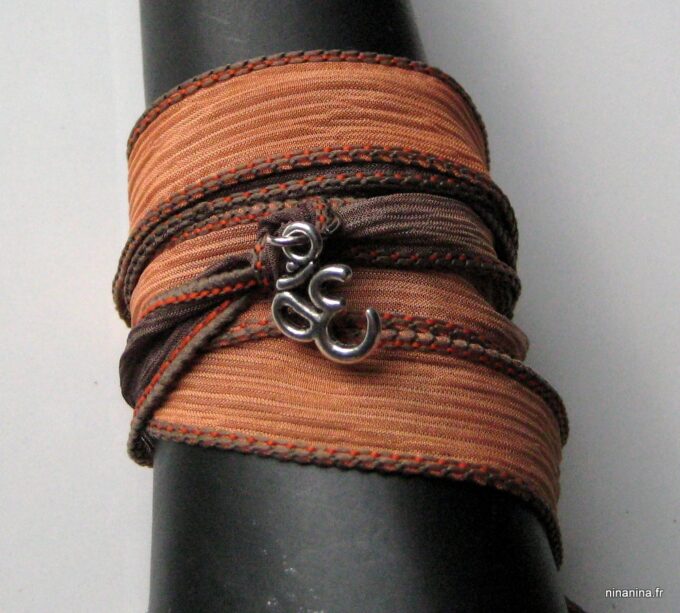 N2838b_bracelet_wrap_soie_lavee_et_chakra_argent
