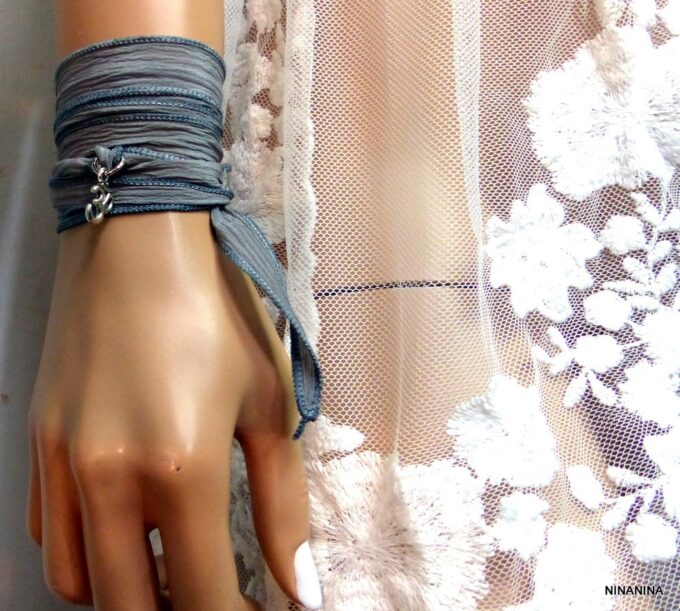 N2838g_Bracelet_femme_wrap_lien_soie_gris_chakra_ohm_metal_argent