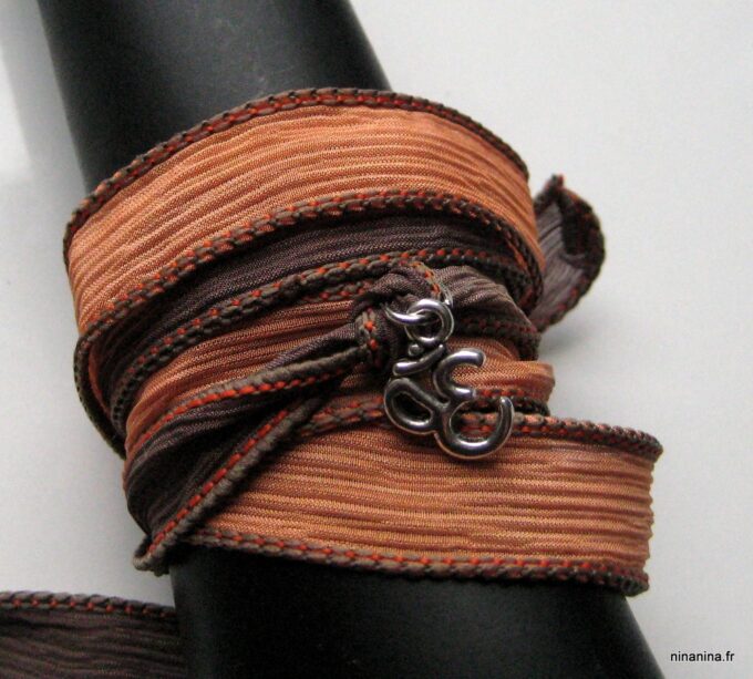 N2838h_bracelet_wrap_soie_lavee_et_chakra_argent