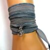N2838k_Bracelet_femme_wrap_lien_soie_gris_chakra_ohm_metal_argent