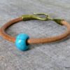 N2898tera_Bracelet_homme_cuir_boule_turquoise_fermoir_crochet_metal_bronze