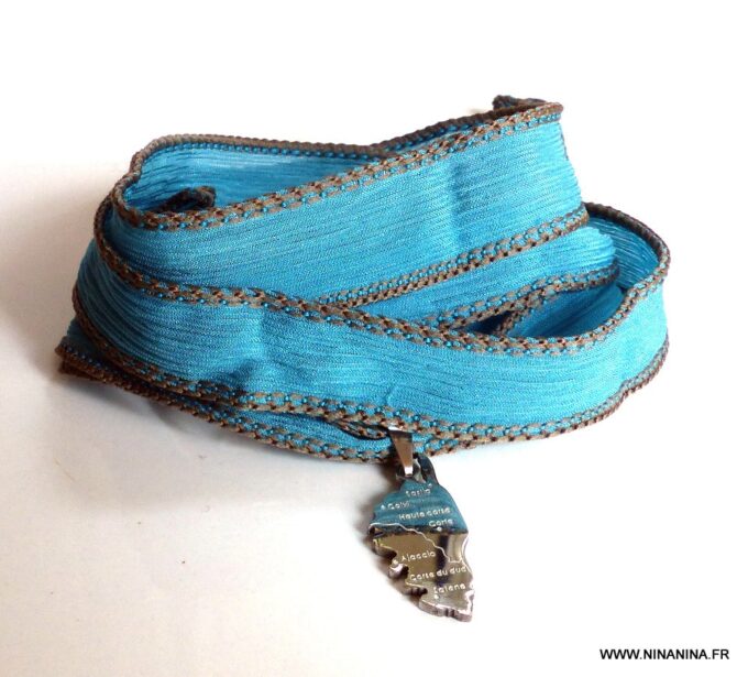 N2917j_Bracelet_wrap_soie_lavee_turquoise_pendentif_CORSE_acier_inoxydable_-_Bijoux_Bracelets_en_ligne_NINANINA