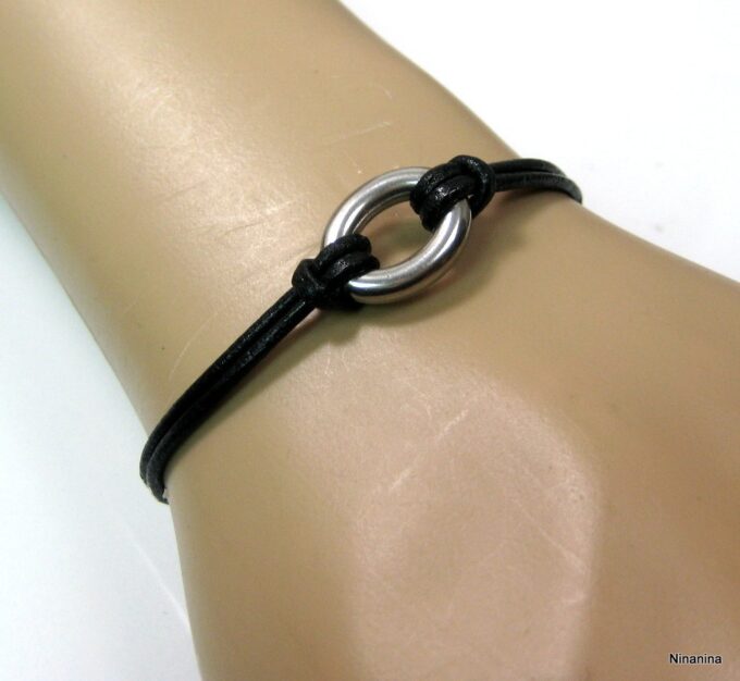 N3006bisc_bracelet_cordon_cuir_et_anneau_oval_acier_inoxydable