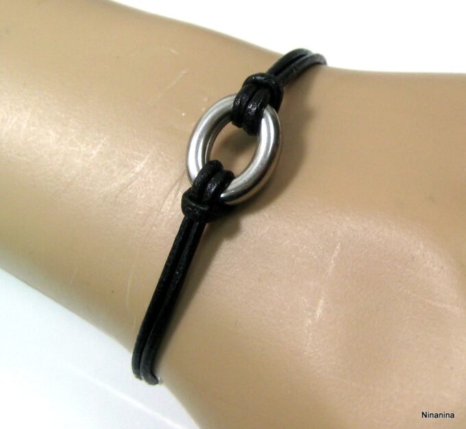 N3006bisd_bracelet_cordon_cuir_et_anneau_oval_acier_inoxydable