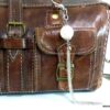 N3032E_Porte-cles_bijou_de_sac_boule_blanche_pompon_argent_NINANINA
