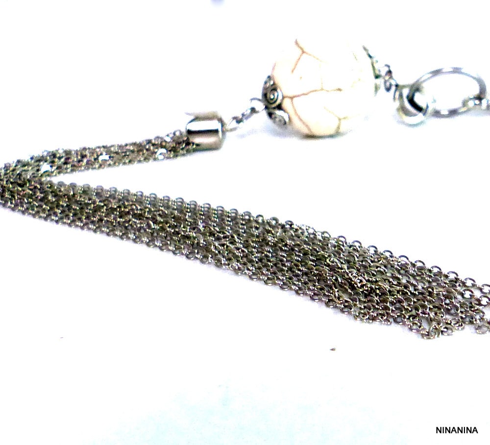 Bijou de sac pompon métal argent Et boule blanche – Image 13