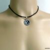 N3067tere_collier_cordon_cuir_yin_yang_acier_inoxydable