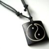 N3071a_collier_surfer_yin_yang_en_bois
