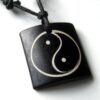 N3071b_collier_surfer_yin_yang_en_bois