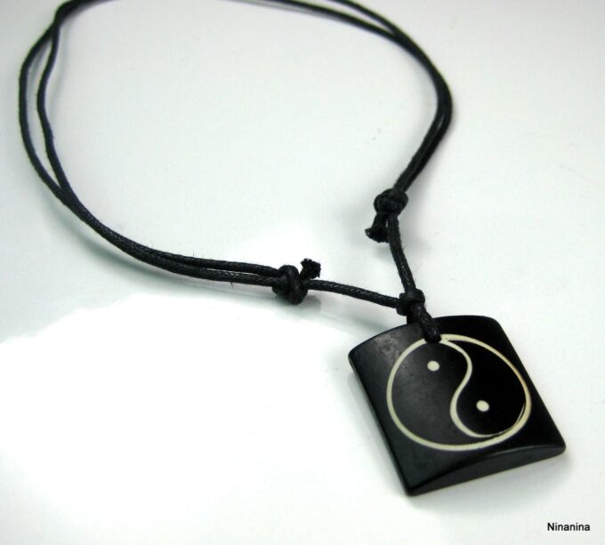 N3071tera_collier_cordon_yin_yang_bois