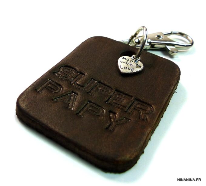 N3087ter_porte-cle_cuir_grave_SUPER_PAPY-2