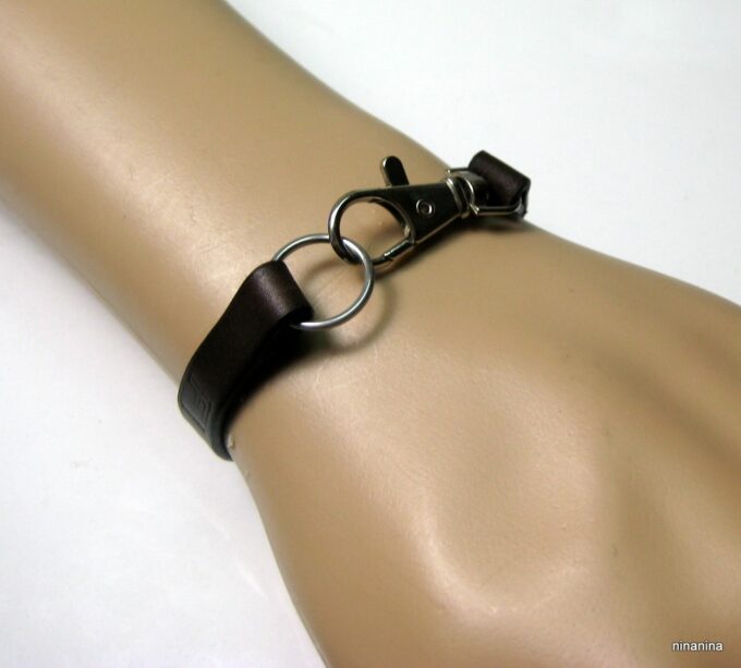 N3096terg_bracelet_cuir_mousqueton_grave