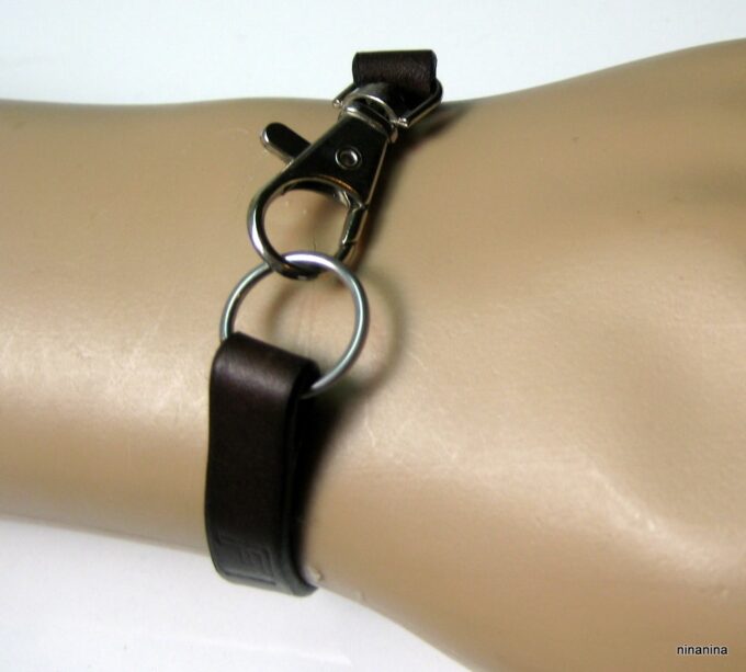 N3096teri_bracelet_cuir_mousqueton_grave