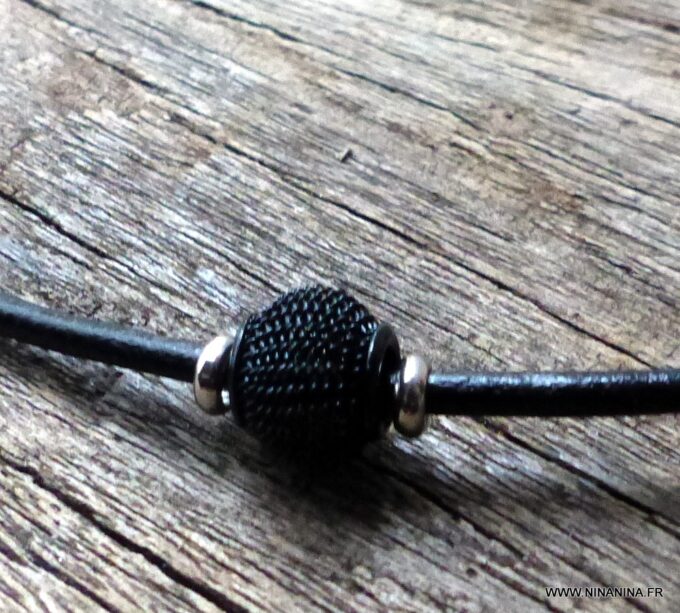 N3177a_Collier_homme_cordon_cuir_perle_resille_noire_rondelles_acier_inoxydable_-_Bijoux_Colliers_en_ligne_Ninanina