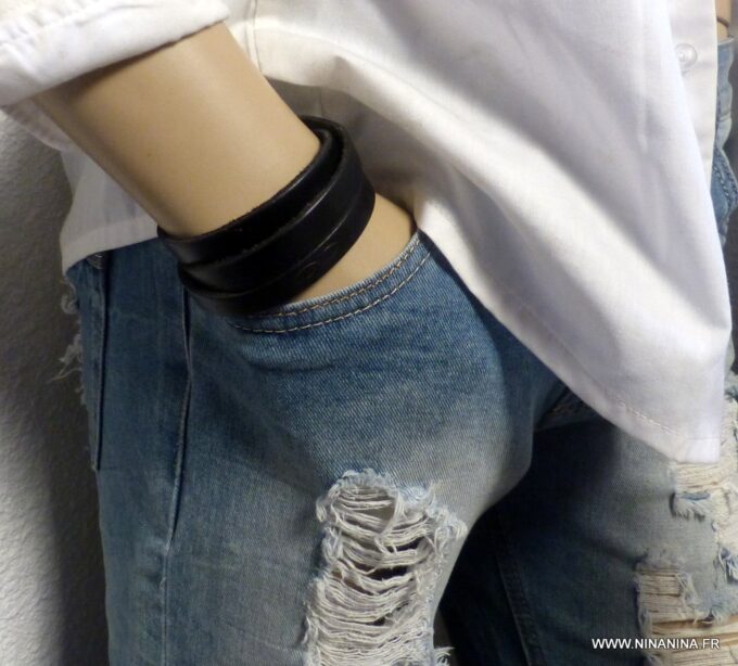 N3193a_Bracelet_homme_cuir_3_tours_symbole_infini_grave_-Bijoux_en_ligne_NINANINA