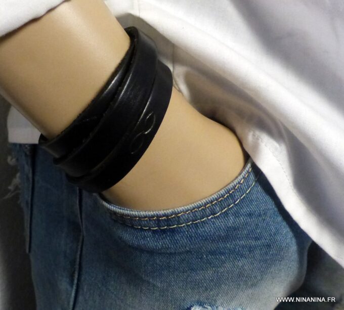 N3193c_Bracelet_homme_cuir_3_tours_symbole_infini_grave_-Bijoux_en_ligne_NINANINA