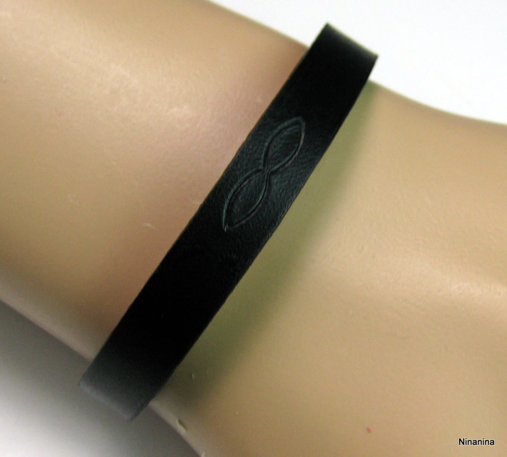 Bracelet à Pression Avec Agrafe En Forme De Symbole De L'infini En Cuir Jaune Dore A La Mode