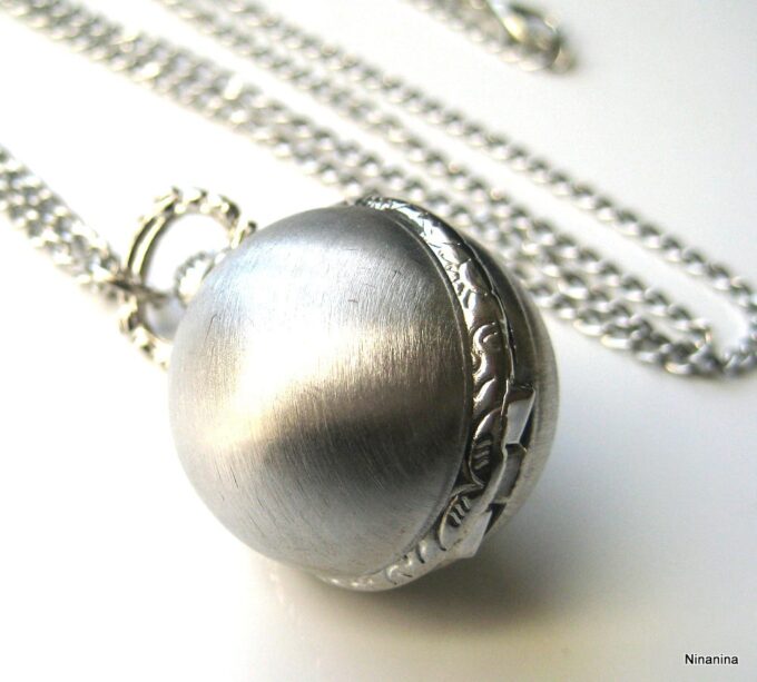 N3203a_collier_montre_gousse_boule_argent-4