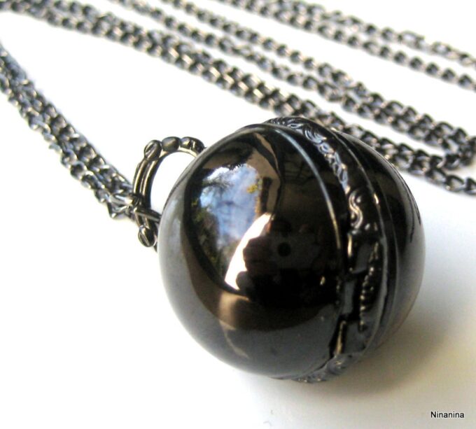N3204a_collier_montre_gousse_boule_noir-1