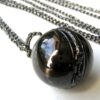 N3204d_collier_montre_gousse_boule_noir-4
